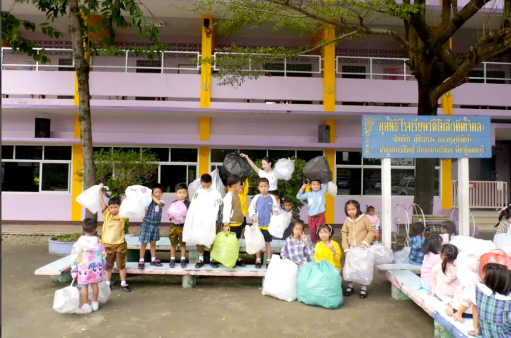 Moshi Moshi Continues "Give Back to Earth" Environmental Education Initiative at Wat Moli School