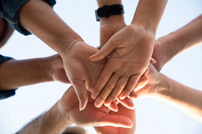 Give a Hand "หนึ่งคนให้หลายคนรับ"